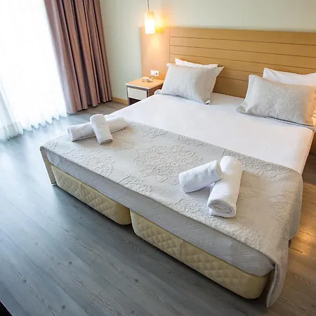 çilek Marina Çeşme